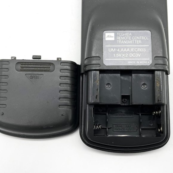 Toshiba Black VC-648T TV-VCR Remote Control Transmitter with Battery Cover - Picture 3 of 3